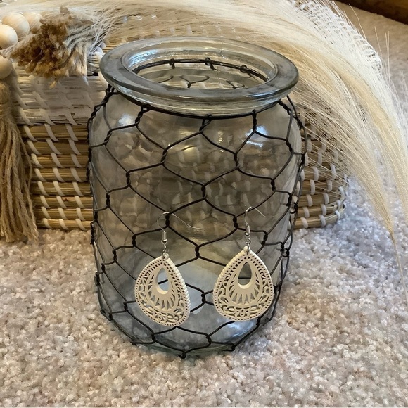 🏝️NEW🏝️Dangle Earrings / Retro Wood Hollow Earrings - Picture 3 of 5